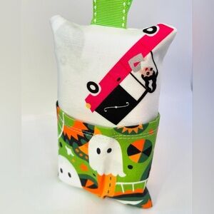 Halloween tissue holder with pocket for treats